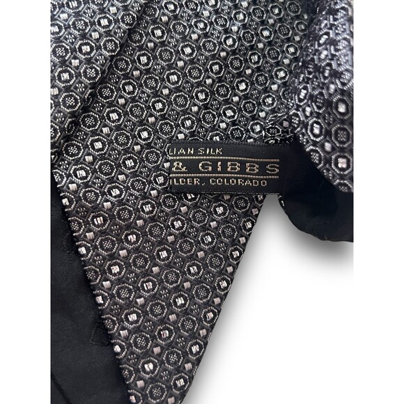 Carrot & Gibbs Men’s Formal Necktie 100% Italian Silk Black Silver Geo 4” Wide - Picture 5 of 6